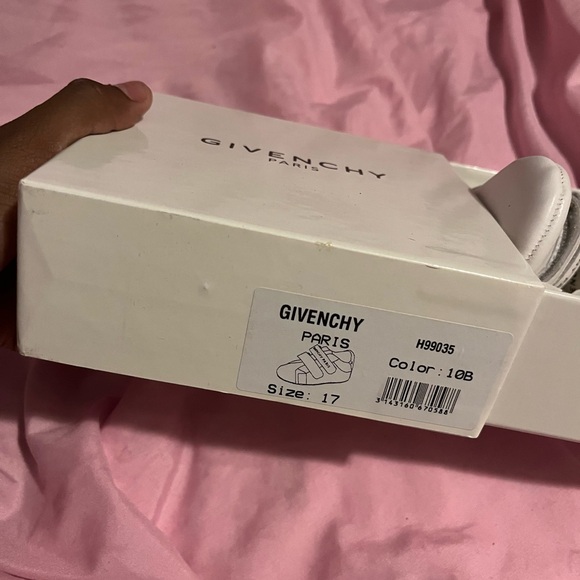 Givenchy - Picture 2 of 2